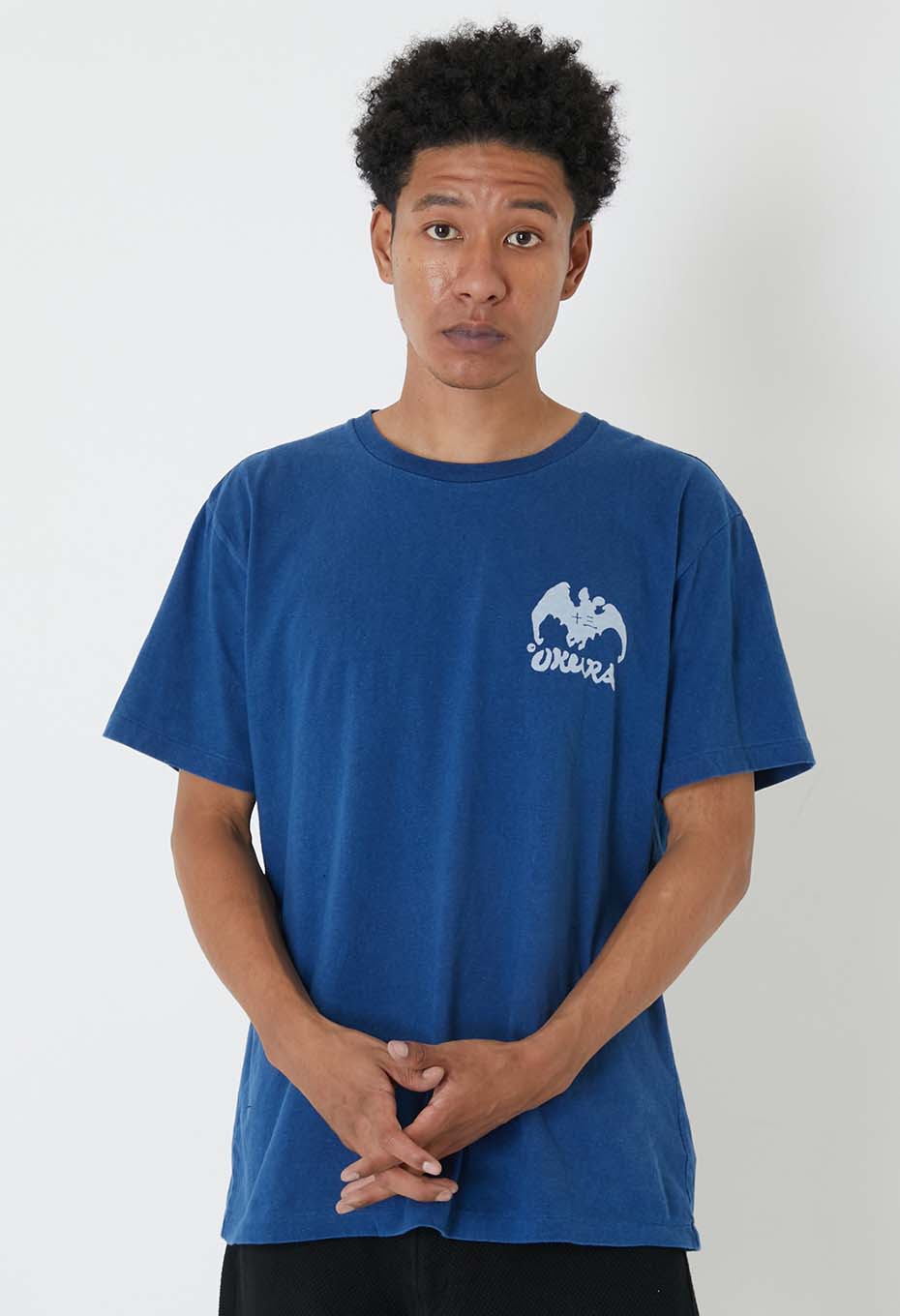 晴姿 バッセンバックプリント インディゴ Ｔシャツ - INDIGO