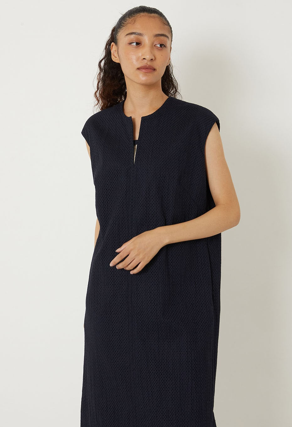 マイヤーレース スリットネックワンピース - DARK NAVY