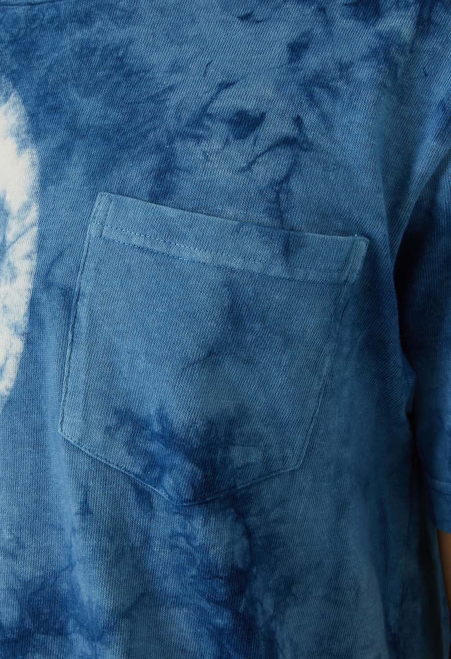 ホンアイ クモガカルツキ イタジメ Tシャツ - INDIGO