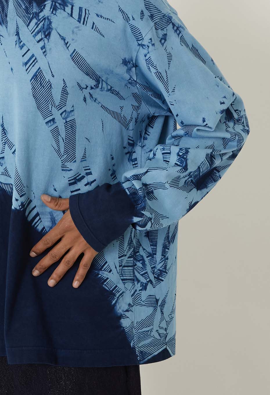 ホンアイイタジメ ロングスリーブTシャツ - INDIGO