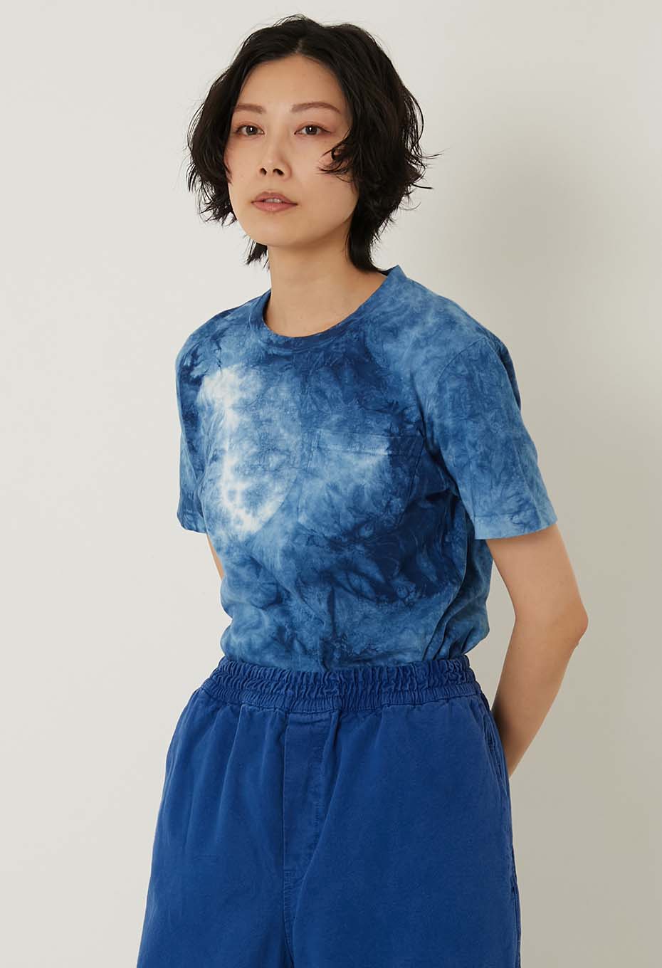 ホンアイ クモガカルツキ イタジメ Tシャツ - INDIGO